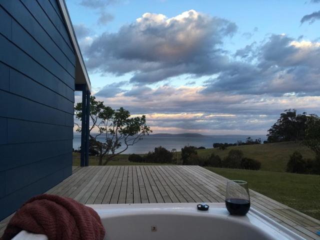 The Woolshed And Farmhouse Blue, Bruny Island Barnes Bay Exteriér fotografie